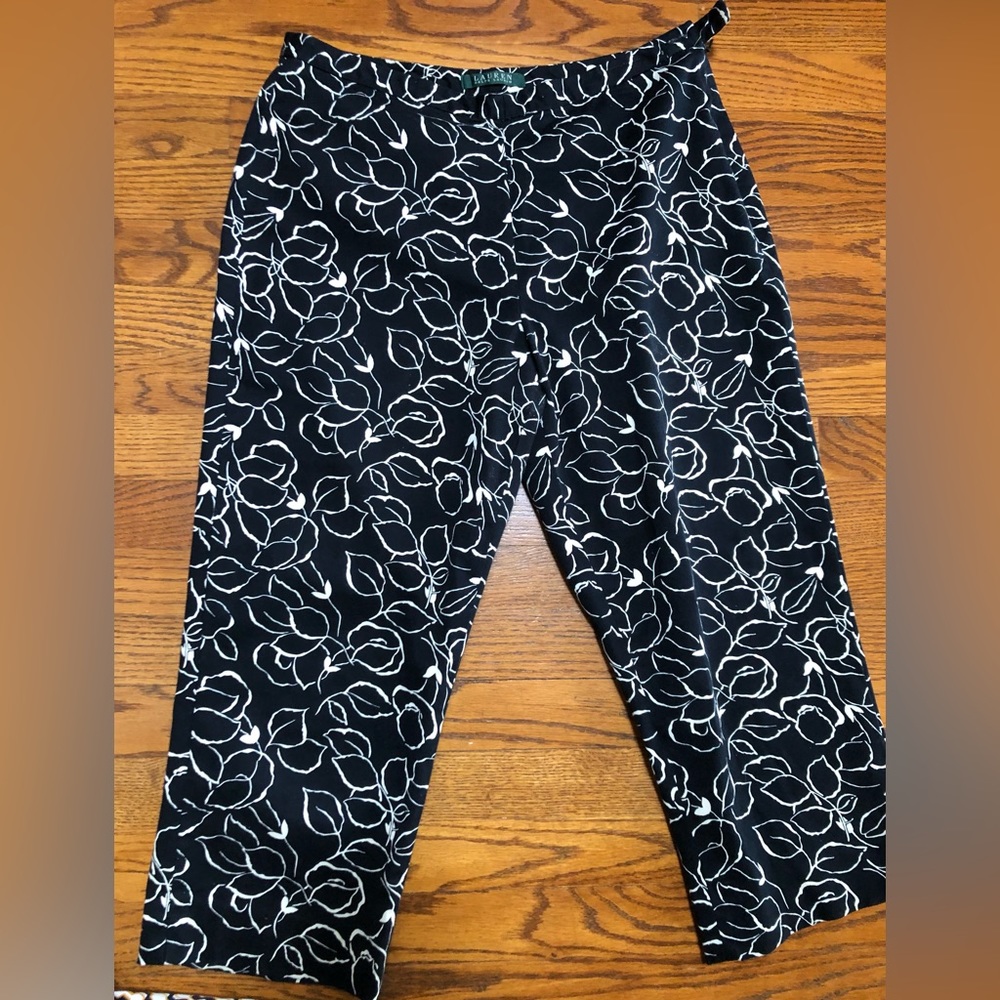 RALPH LAUREN Black & White Floral Capri Pants  Size 8